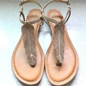 Carlos Feather T Strap Sandal 9.5